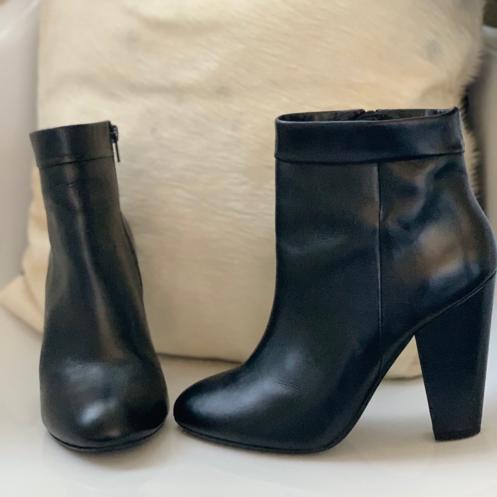Steve Madden Kaylan Black Leather Booties Size 8